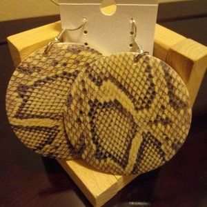 🇺🇸3/$30 Tan Snakeskin Animal Print Wood Earrings